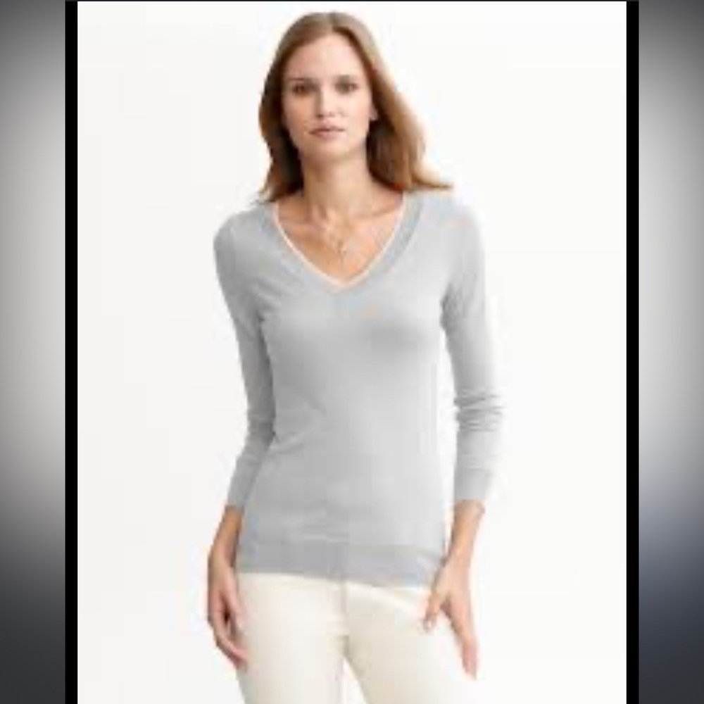 ATMOSPHERE Vneck grey sweater | Size 4